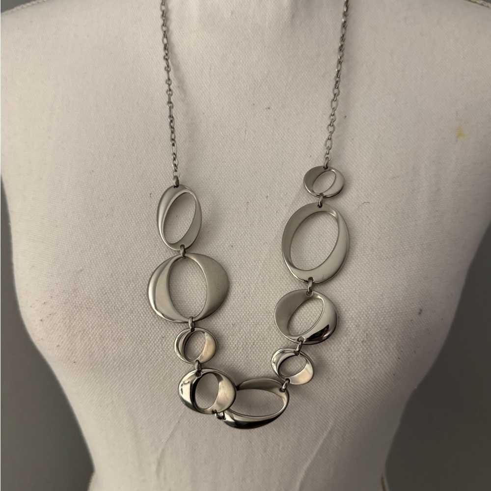 Silver Minimalist Circles Chunky Necklace. Lobster clasp 30”